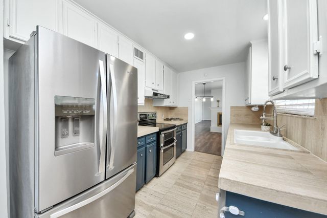 2711 Briarhurst Drive 18, Houston, TX 77057