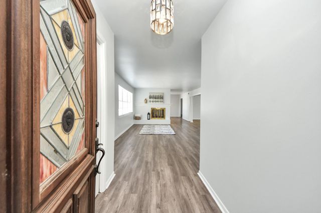 2711 Briarhurst Drive 18, Houston, TX 77057