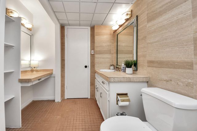 2711 Briarhurst Drive 18, Houston, TX 77057