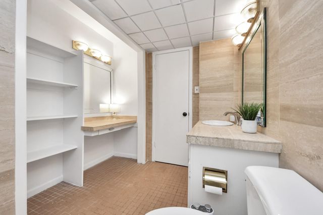 2711 Briarhurst Drive 18, Houston, TX 77057