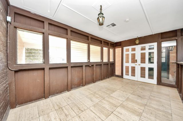 2711 Briarhurst Drive 18, Houston, TX 77057