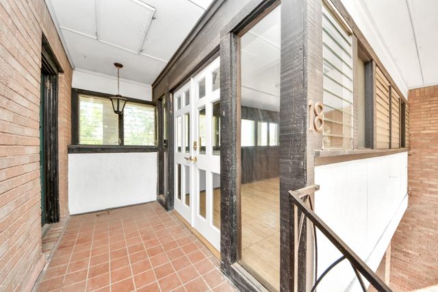 2711 Briarhurst Drive 18, Houston, TX 77057