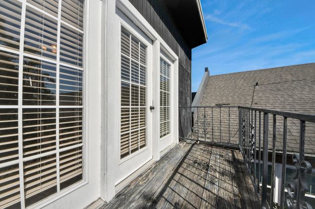 2711 Briarhurst Drive 18, Houston, TX 77057