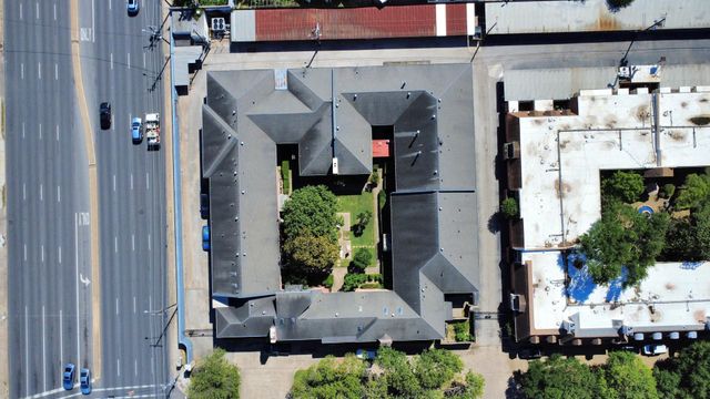 2711 Briarhurst Drive 18, Houston, TX 77057
