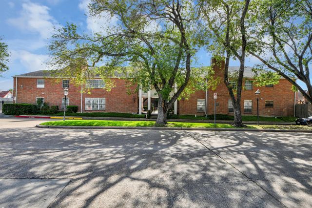 2711 Briarhurst Drive 18, Houston, TX 77057