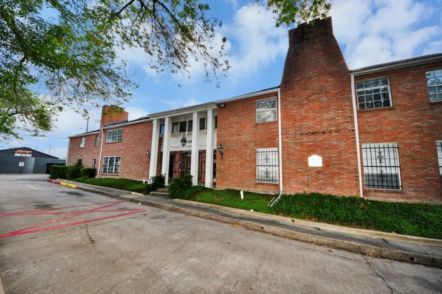 2711 Briarhurst Drive 18, Houston, TX 77057
