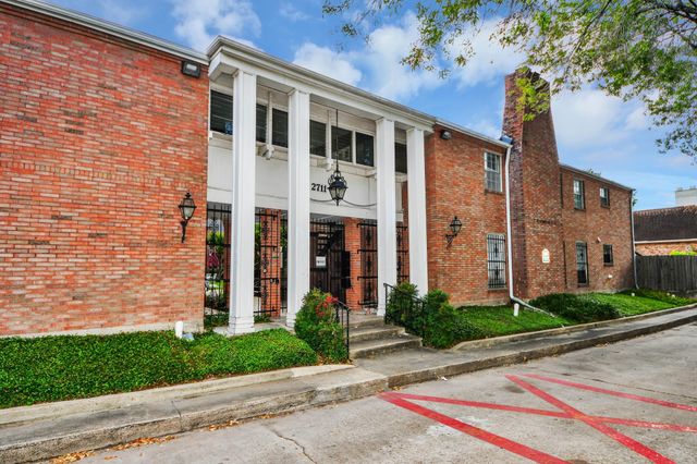 2711 Briarhurst Drive 18, Houston, TX 77057