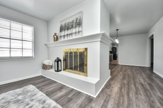 2711 Briarhurst Drive 18, Houston, TX 77057