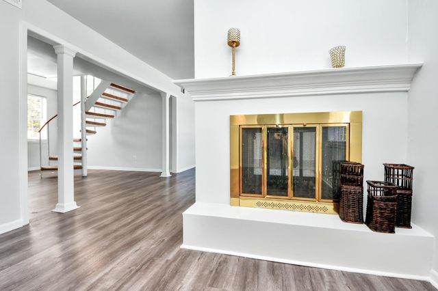 2711 Briarhurst Drive 18, Houston, TX 77057