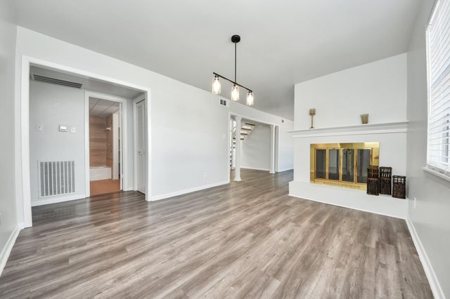 2711 Briarhurst Drive 18, Houston, TX 77057