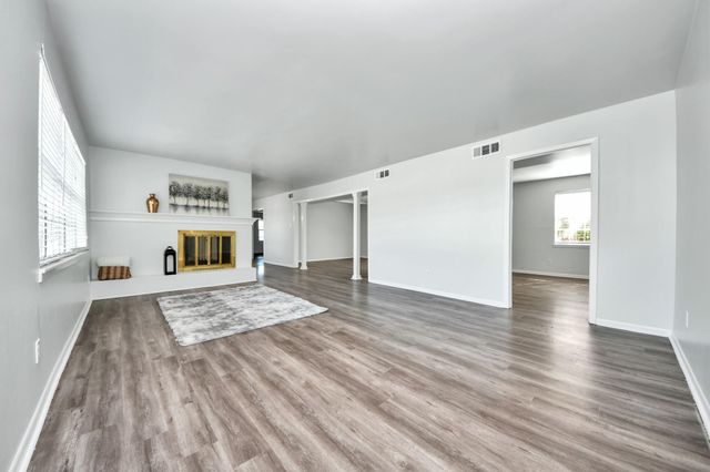2711 Briarhurst Drive 18, Houston, TX 77057