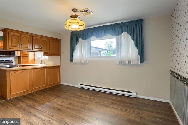 1003 CHARLES ST, Mechanicsburg, PA 17055