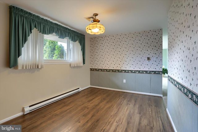 1003 CHARLES ST, Mechanicsburg, PA 17055