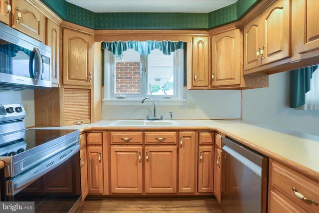 1003 CHARLES ST, Mechanicsburg, PA 17055