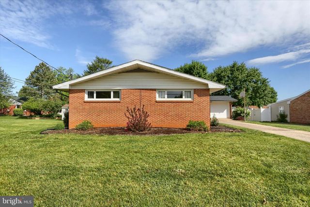 1003 CHARLES ST, Mechanicsburg, PA 17055