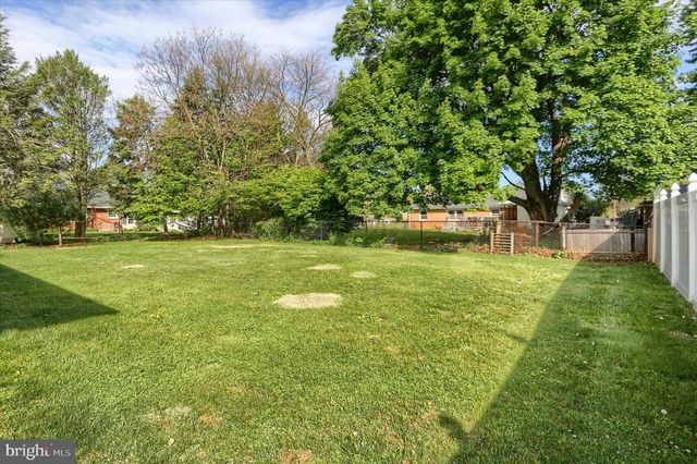 1003 CHARLES ST, Mechanicsburg, PA 17055