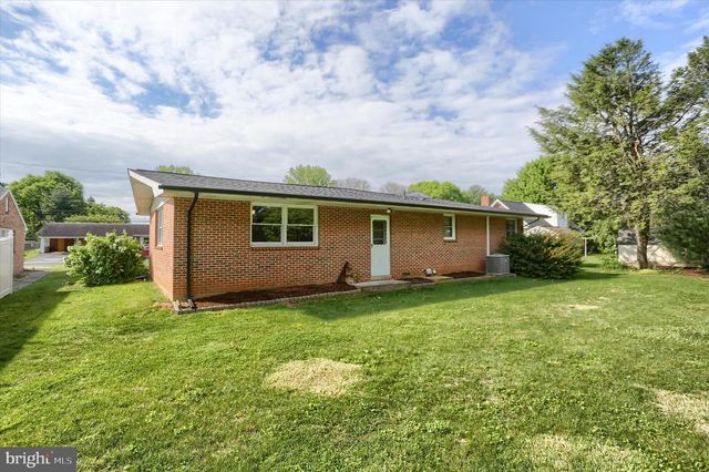 1003 CHARLES ST, Mechanicsburg, PA 17055