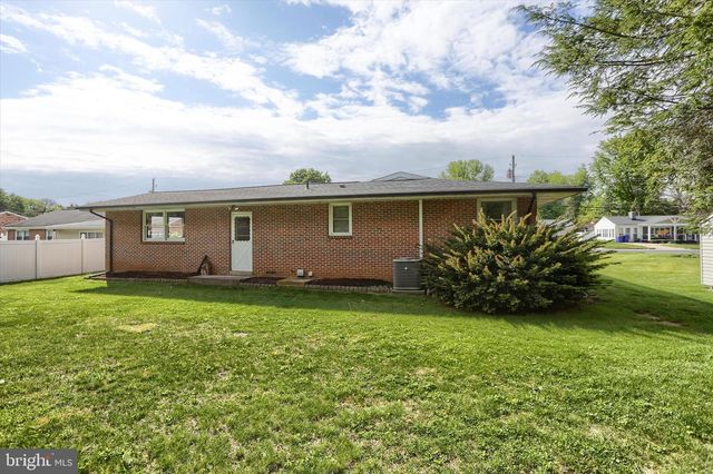 1003 CHARLES ST, Mechanicsburg, PA 17055