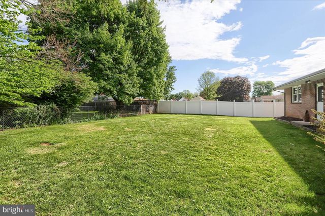 1003 CHARLES ST, Mechanicsburg, PA 17055