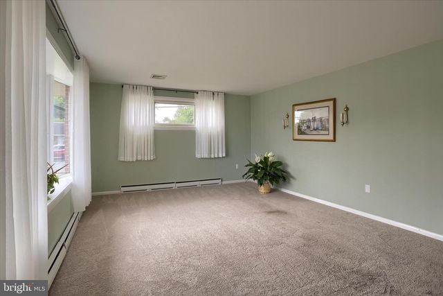 1003 CHARLES ST, Mechanicsburg, PA 17055