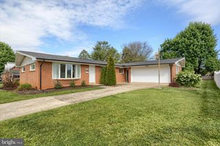 1003 CHARLES ST, Mechanicsburg, PA 17055