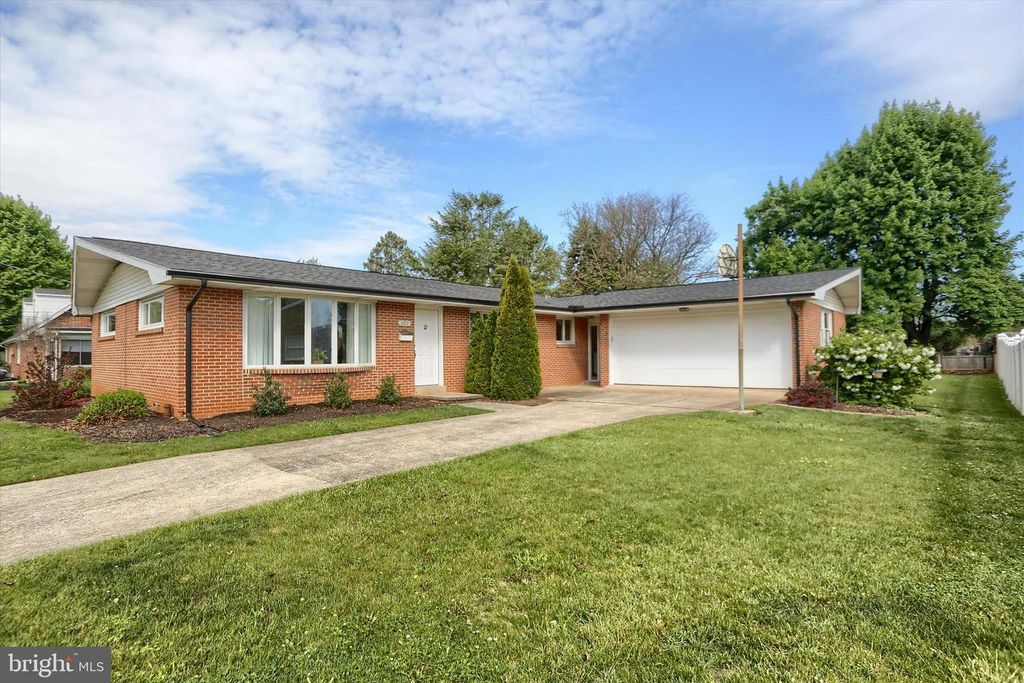 1003 CHARLES ST, Mechanicsburg, PA 17055