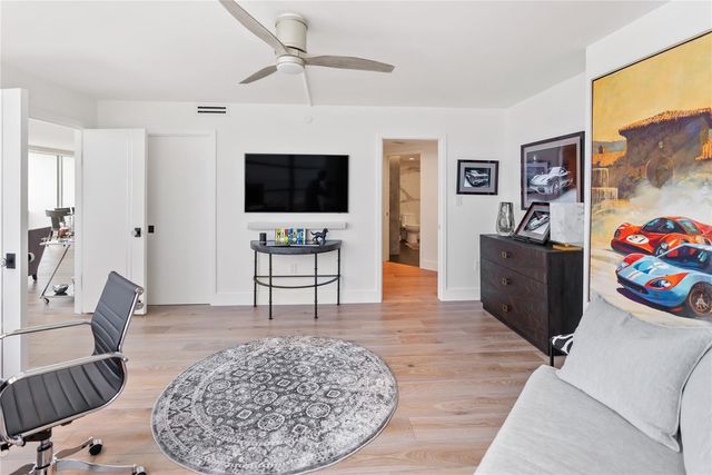 888 BOULEVARD OF THE ARTS 1705, Sarasota, FL 34236
