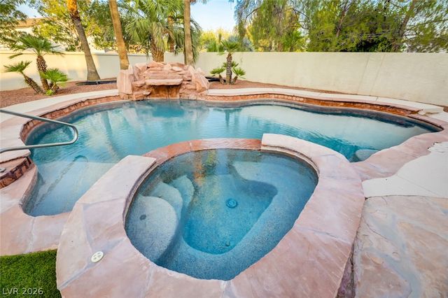 5 Chateau Whistler Court, Las Vegas, NV 89148