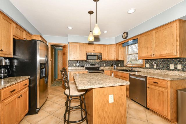 W166N10248 Calico LANE, Germantown, WI 53022