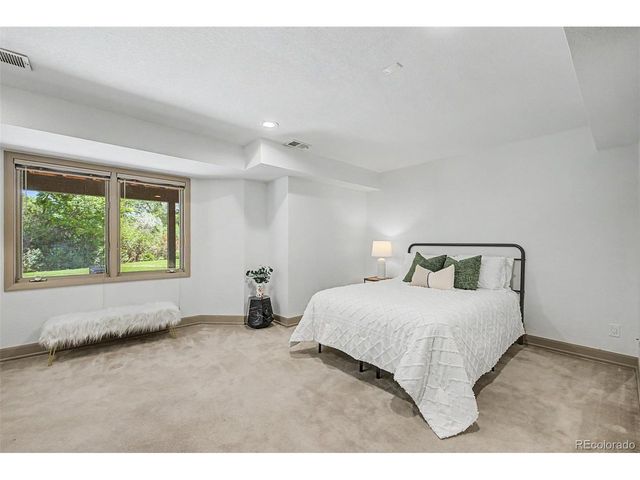 1519 E Maplewood Ct, Littleton, CO 80121