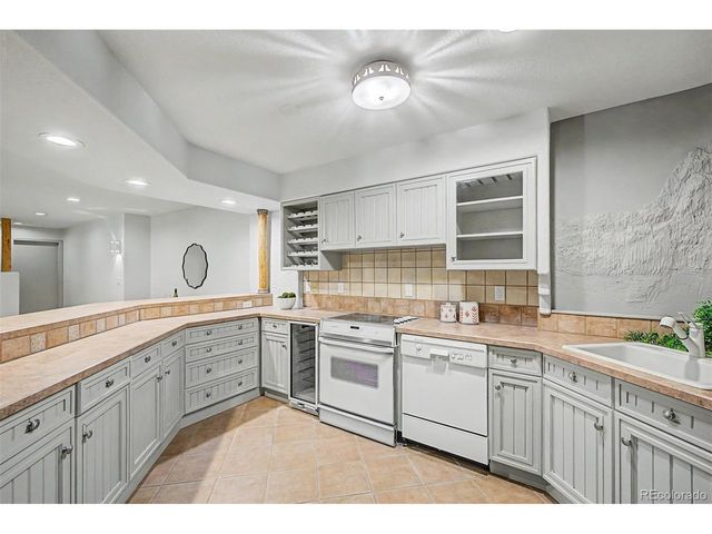 1519 E Maplewood Ct, Littleton, CO 80121