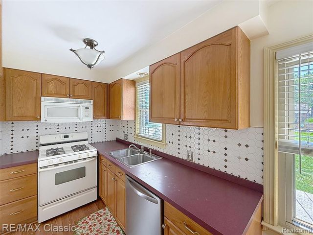 1757 Riverbank Street, Lincoln Park, MI 48146