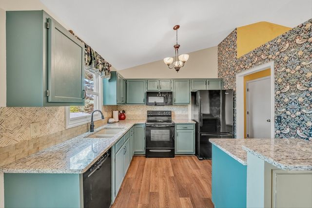 300 Brittany LN, Salem, VA 24153