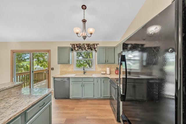 300 Brittany LN, Salem, VA 24153