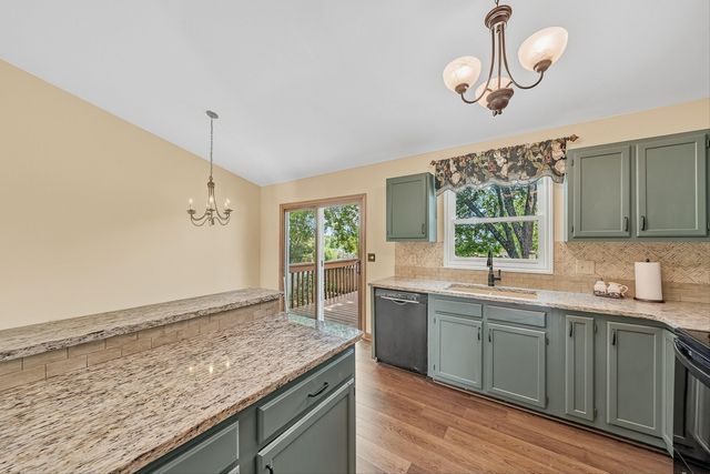 300 Brittany LN, Salem, VA 24153