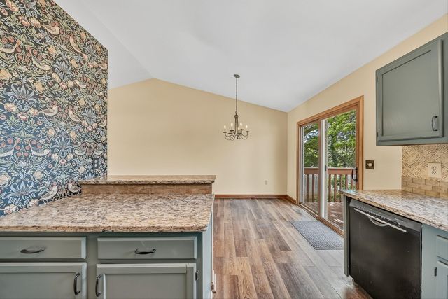 300 Brittany LN, Salem, VA 24153