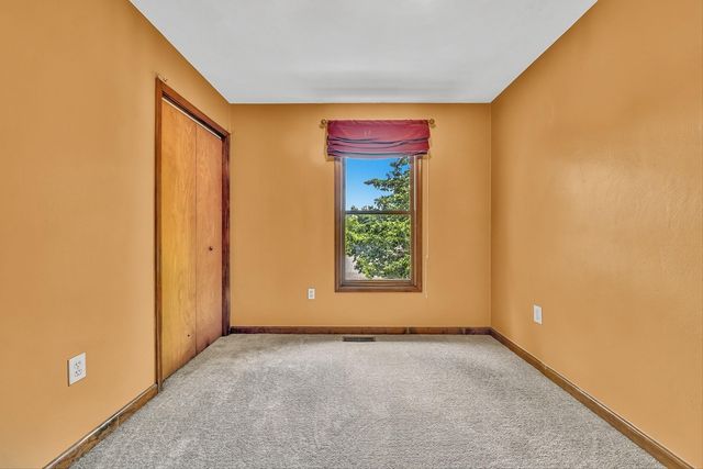 300 Brittany LN, Salem, VA 24153