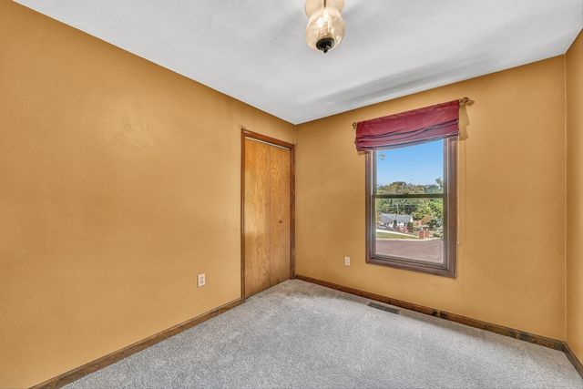 300 Brittany LN, Salem, VA 24153