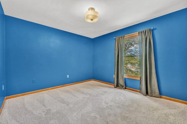 300 Brittany LN, Salem, VA 24153