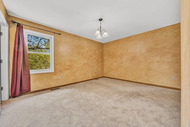 300 Brittany LN, Salem, VA 24153