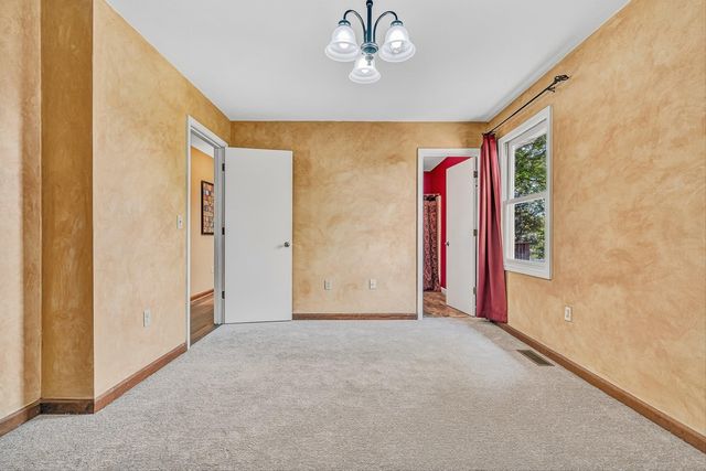 300 Brittany LN, Salem, VA 24153