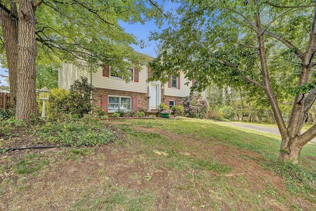 300 Brittany LN, Salem, VA 24153