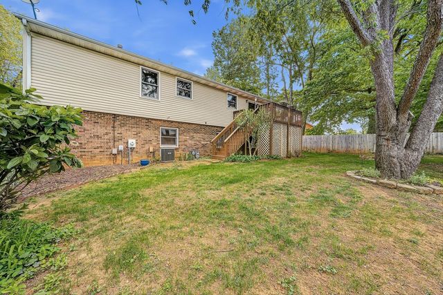 300 Brittany LN, Salem, VA 24153