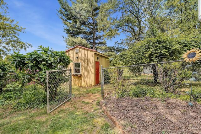 300 Brittany LN, Salem, VA 24153