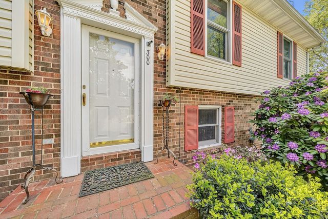 300 Brittany LN, Salem, VA 24153