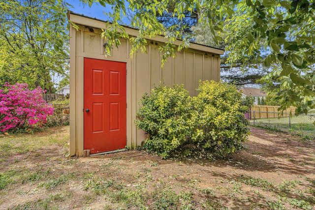 300 Brittany LN, Salem, VA 24153