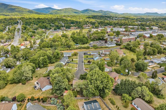 300 Brittany LN, Salem, VA 24153