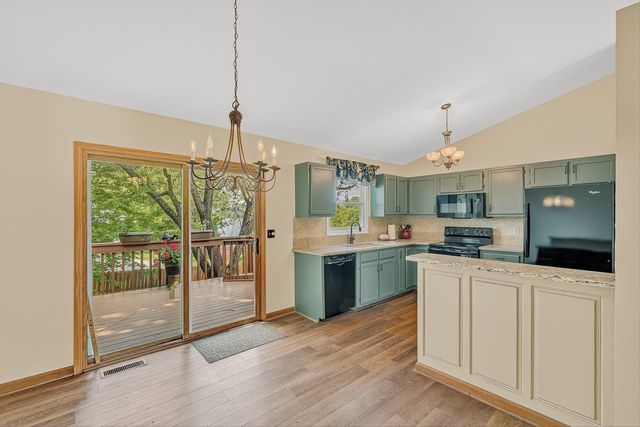 300 Brittany LN, Salem, VA 24153