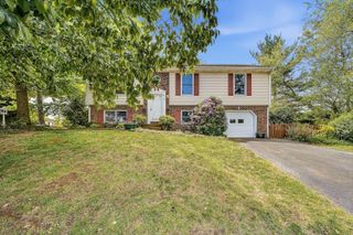 300 Brittany LN, Salem, VA 24153