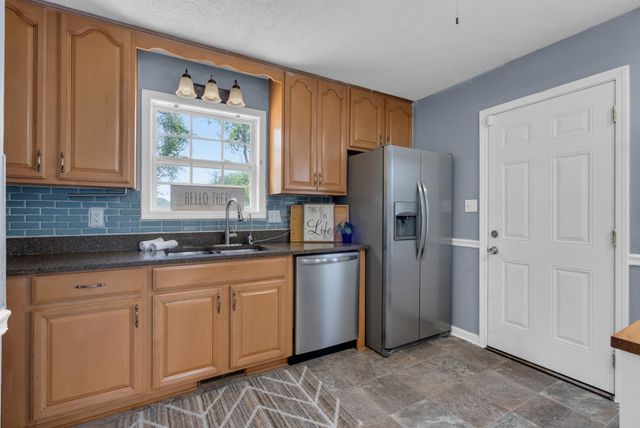 1921 Timberline Cir, Oak Grove, KY 42262